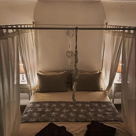 μaria's Flats Tolón