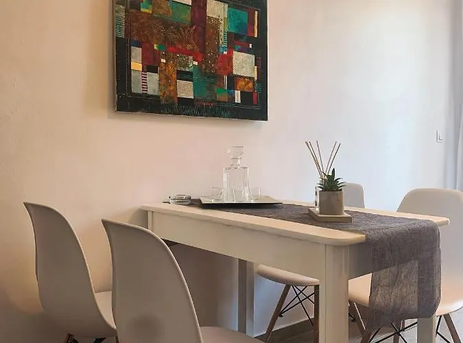 μaria's Flats * Tolo